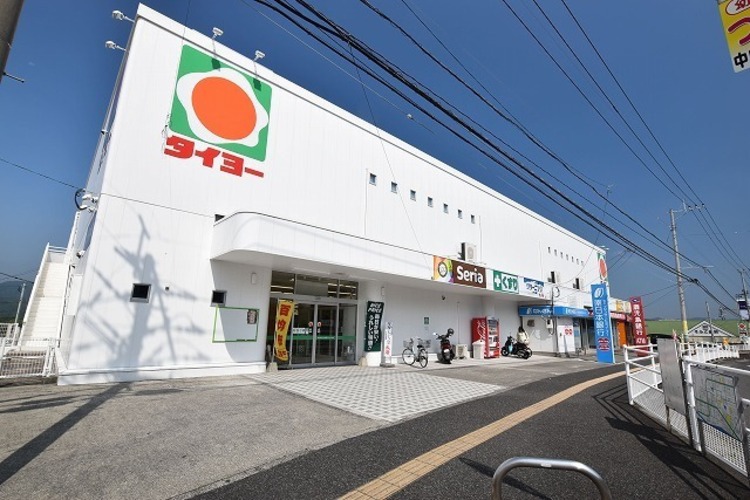 周辺 タイヨー中山店【タイヨー中山店】は、鹿児島市中山2丁目45番6号に位置する小山田谷山線近くのスーパーです。取扱品目は主に「生鮮食品・日配品・一般食品・日用雑貨・衣料品・お… 徒歩 約7分（約490m）
