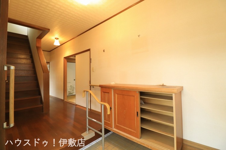 玄関 【玄関】玄関には下駄箱付