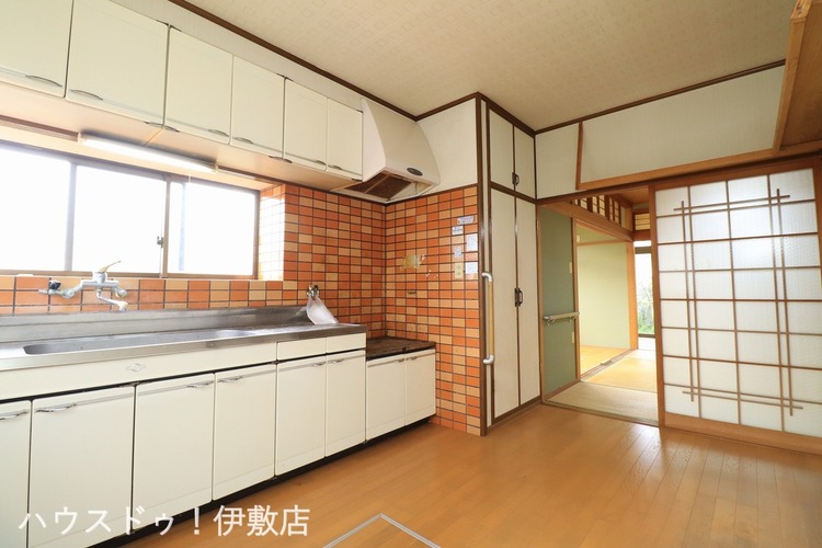 キッチン 【ダイニングキッチン】弊社にて無料でリフォーム見積もり致します。ワンストップサービスで物件の購入からリフォーム工事まで弊社にお任せ下さい。