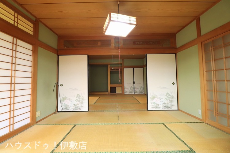 内装 【和室9帖×和室8帖】「他社で住宅ローンに落ちてしまった」「車のローンが残っている」など、住宅ローンでお困りの方はぜひ一度弊社までご相談ください。