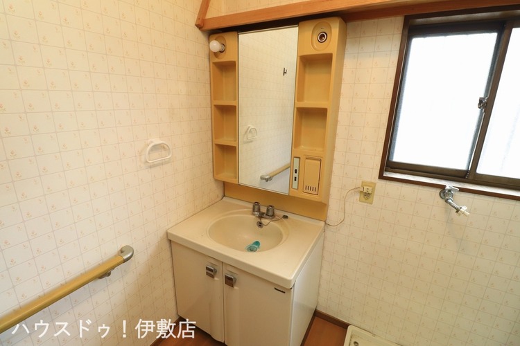 その他 【洗面台】収納付きの洗面台です