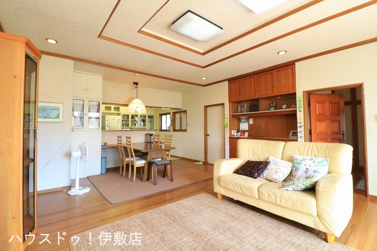 居間 【リビング】室内程度良好です！