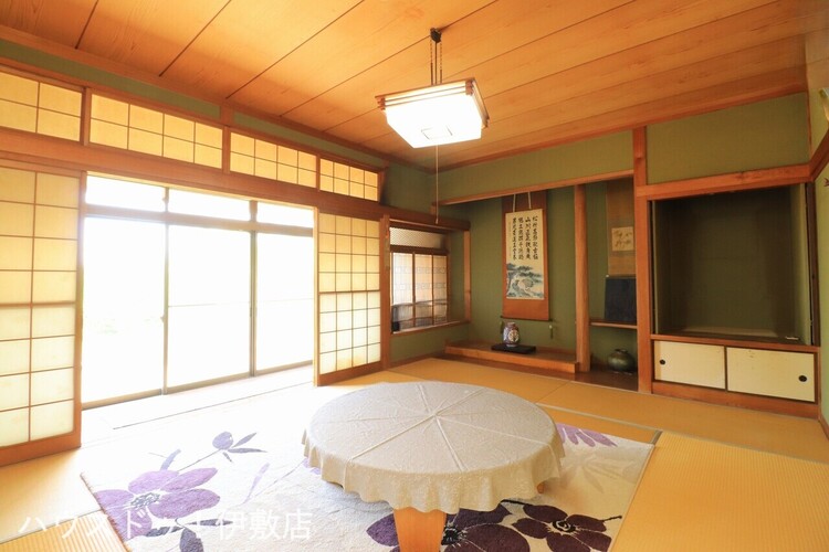 内装 【和室10帖】床の間付きです