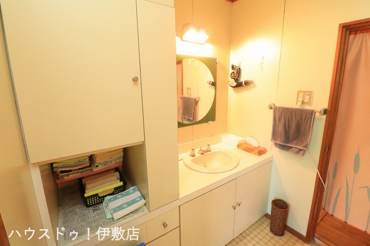 その他 【洗面台】棚付きの洗面台です
