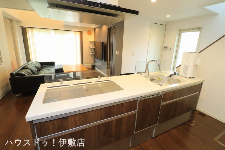 キッチン 【キッチン】カウンターキッチンで、家族の笑顔を見守りながら調理できます！