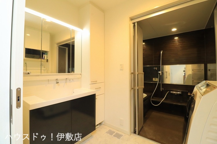 その他 【洗面台】棚付きの洗面台でタオルや洗剤など収納可能