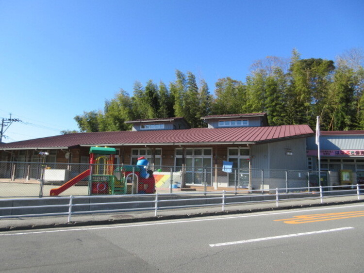 周辺 ちはなこども園・理念　私たちは全て子どものために愛と情熱と感動で社会に貢献します。 徒歩 約6分（約450m）