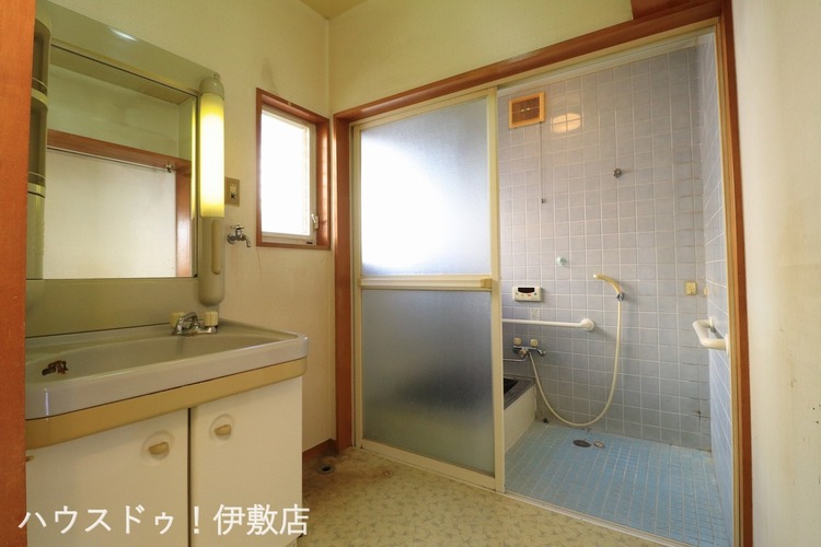 その他 【洗面所】収納付きの洗面所です