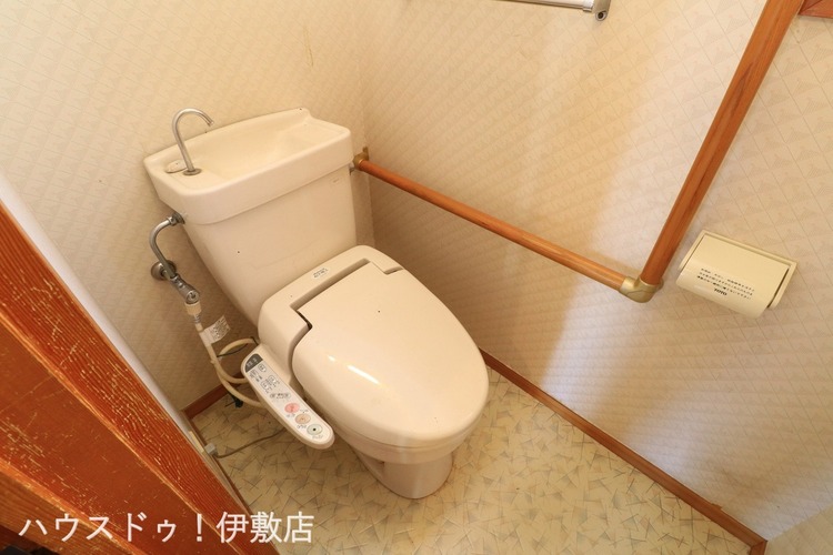 その他 【1Fトイレ】ウォシュレット機能付きのトイレ