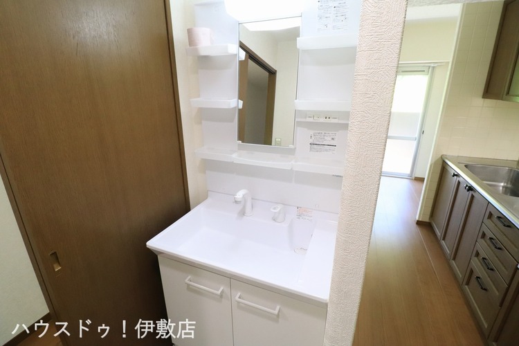 その他 【洗面所】白く清潔な洗面台は一日のはじまりのスイッチを入れるのにピッタリなスペース。