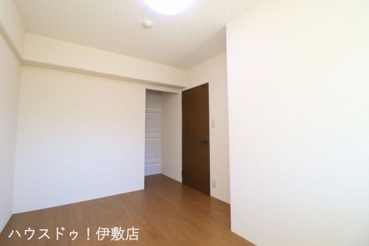 内装 【洋室6帖】弊社にて無料でリフォーム見積もり致します。ワンストップサービスで物件の購入からリフォーム工事まで弊社にお任せ下さい。