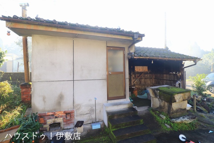 外観 【離れ】離れ付！離れには薪で火を焚く浴室付きです！