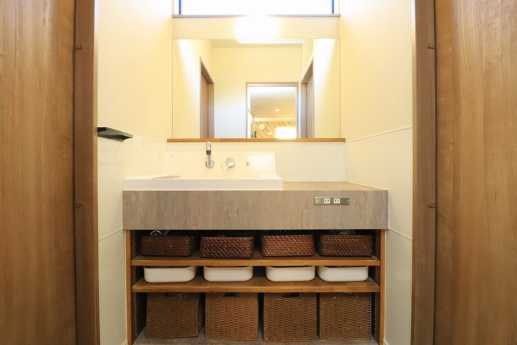 その他 【洗面台】洗面台下は収納になっており、収納豊富です！