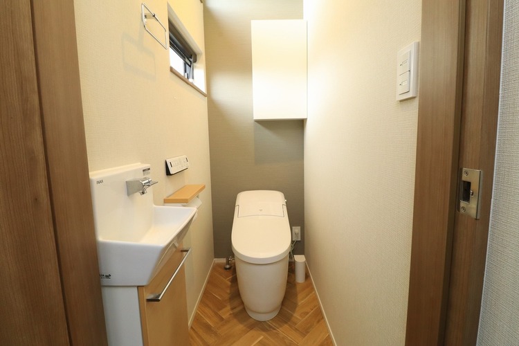 その他 【トイレ】オシャレなトイレ！タンクレストイレでとても広々感じられます！