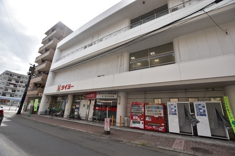 周辺 タイヨー草牟田店【タイヨー草牟田店】は、鹿児島市草牟田2丁目19番5号に位置する伊敷街道近くのスーパーです。取扱品目は主に「生鮮食品・日配品・一般食品・日用雑貨・衣料品・… 徒歩 約7分（約500m）