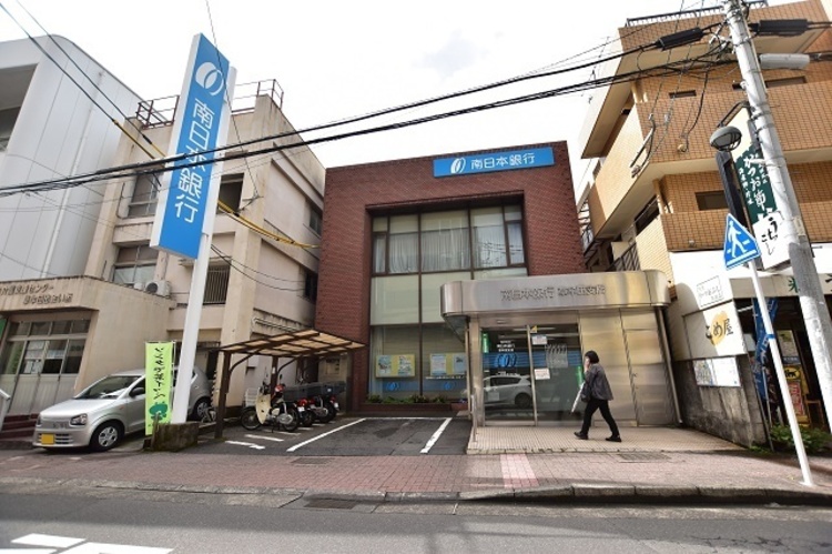 周辺 南日本銀行草牟田支店【南日本銀行草牟田支店】鹿児島市草牟田2丁目にある銀行です。 徒歩 約7分（約500m）