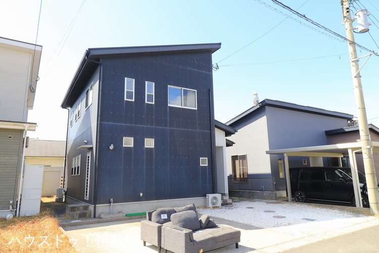 外観 【外観写真】・2015年築・ウッドデッキに流し台付・敷地61.07坪と広々