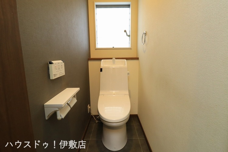 その他 【1Fトイレ】ウォシュレット機能付きのトイレです