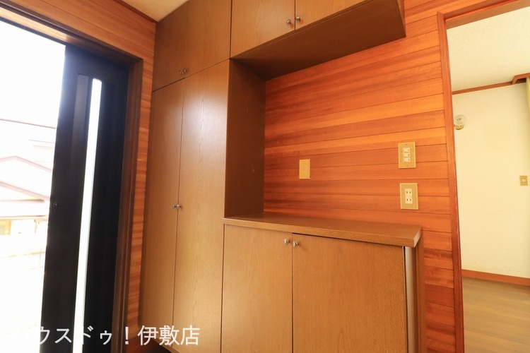 玄関 【玄関】玄関には大き目のシューズボックス付き！