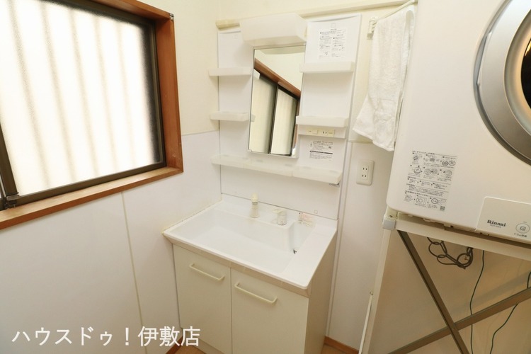 その他 【洗面台】ハンドシャワー付き洗面台。広い洗面ボウルでは楽にシャンプーや手洗い洗濯ができます。