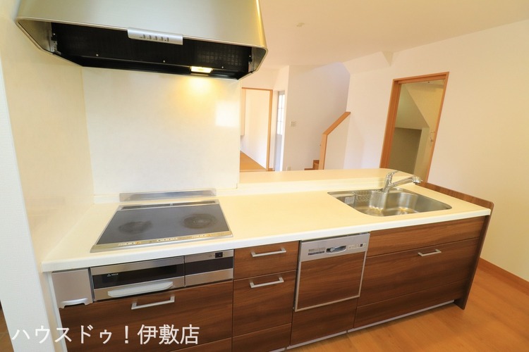 キッチン 【キッチン】カウンターキッチンで家族の笑顔を見守りながら調理できます！