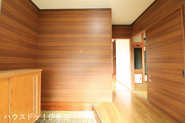 玄関 【玄関】広々とした玄関で横に並んで靴を履けます