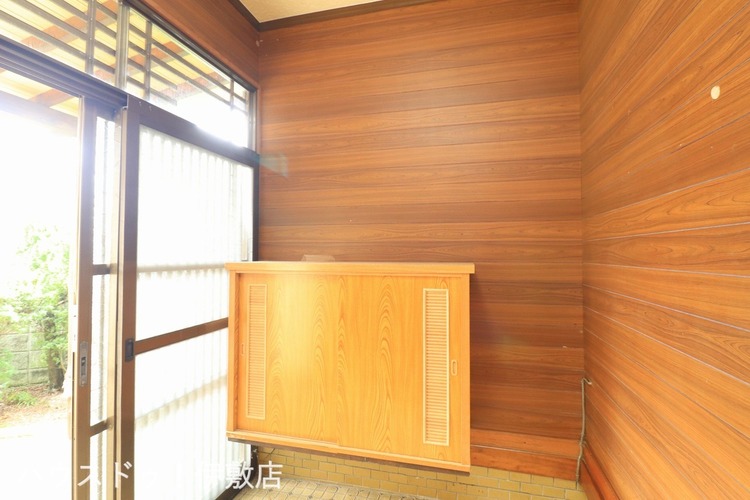 その他 【玄関】玄関には下駄箱付