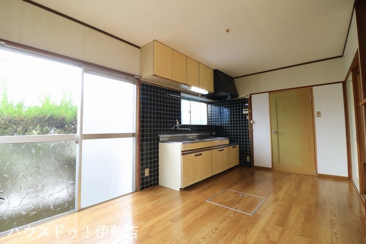 キッチン 【ダイニングキッチン】ハウスクリーニング済みで室内綺麗です。