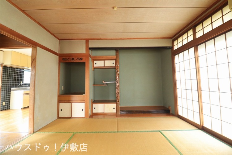 内装 【1F和室】床の間、仏間付きの和室