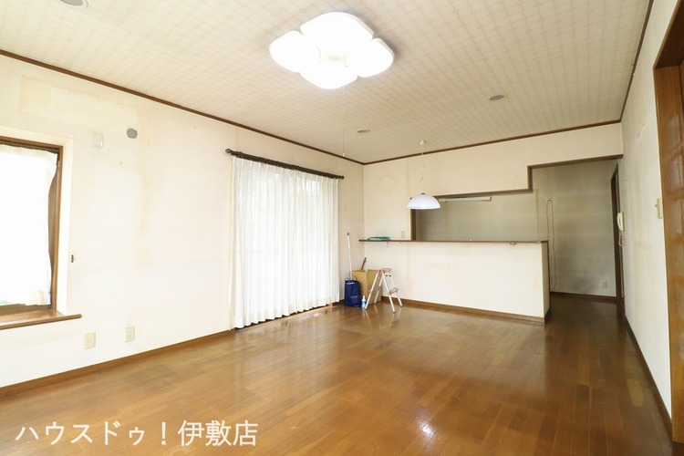 居間 【リビング】広々としたリビング！家族団らんが味わえそうです