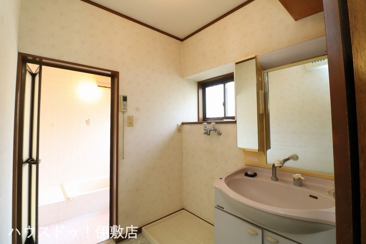 その他 【洗面所】洗濯パン付きの洗面所