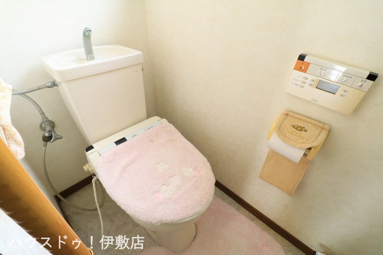 その他 【1Fトイレ】ウォシュレット機能付きのトイレ