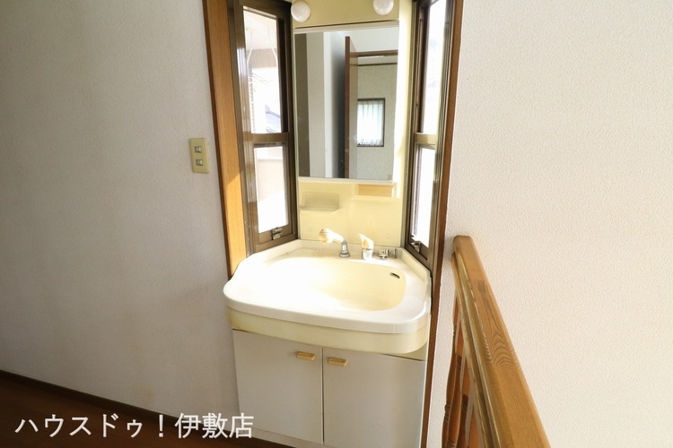 その他 【2F洗面台】階段を降りなくても手を洗えます