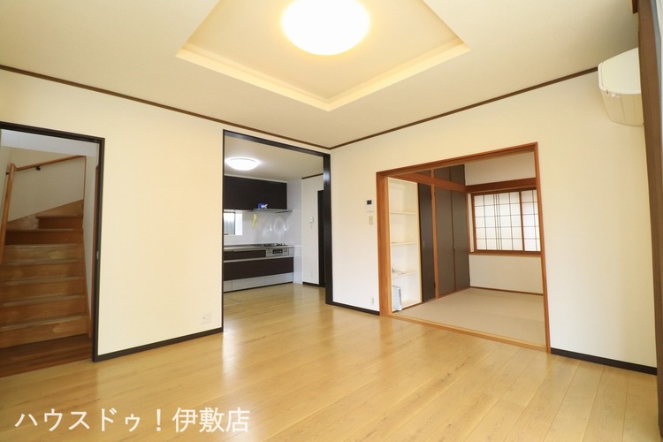 居間 【リビング】・2020年8月内装リフォーム済（キッチン、浴室、洗面台、トイレ等）