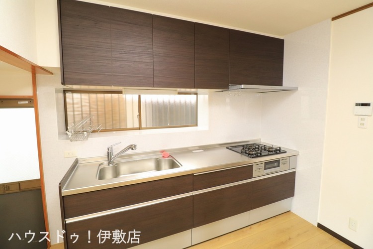 キッチン 【キッチン】吊戸棚付きで収納豊富です！