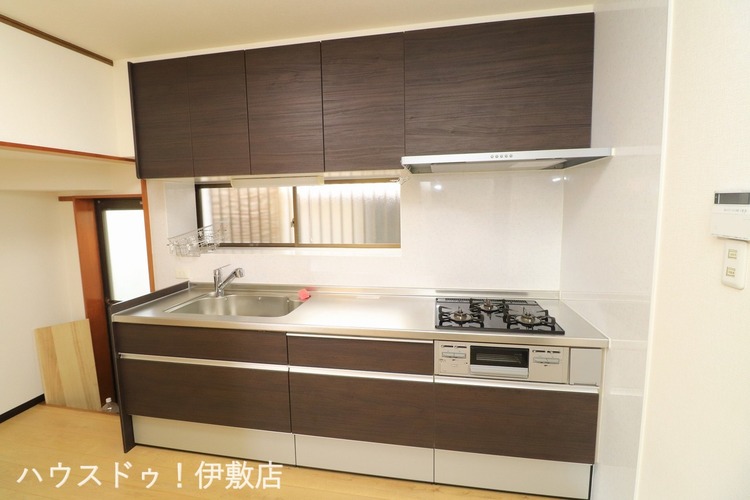 キッチン 【キッチン】窓付きのキッチンで、明るいです