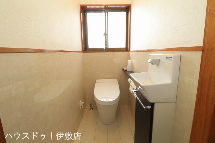 その他 【1Fトイレ】タンクレストイレでスッキリとした空間！