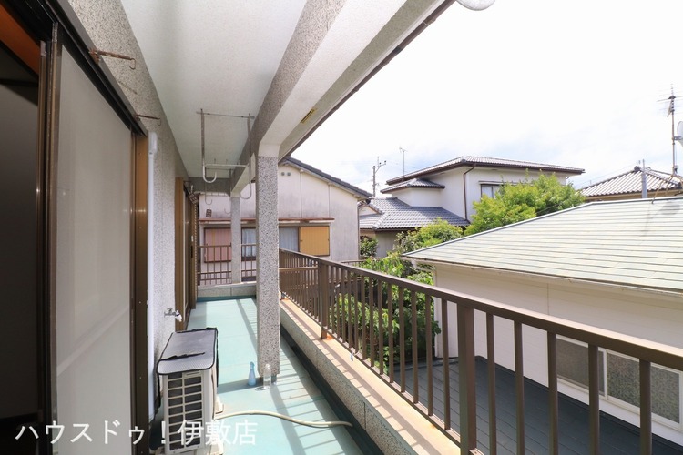 その他 【バルコニー】長さのあるバルコニー！物干し金具付き