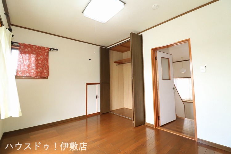 内装 【2F洋室】クローゼット付き！