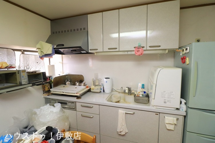 キッチン 【キッチン】吊戸棚付きで収納豊富です！