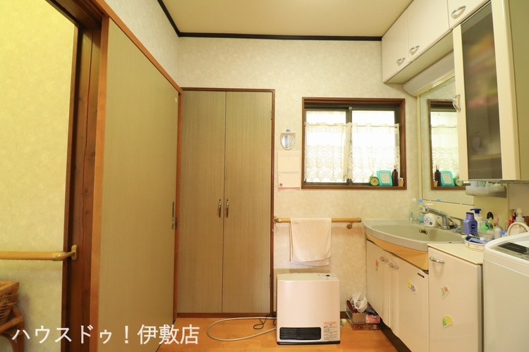 その他 【洗面所】洗面所にも収納付きで収納豊富です！
