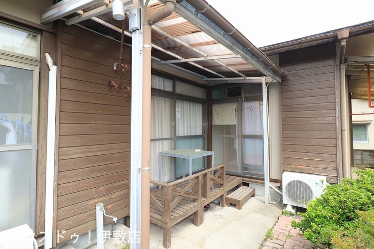 その他 【ウッドデッキ】屋根付きのウッドデッキ付！洗濯物も干すことが可能です！