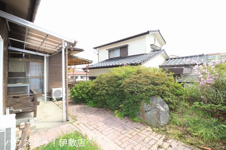 その他 【庭】南側に広々とした庭付きでBBQや家庭菜園など楽しめます！