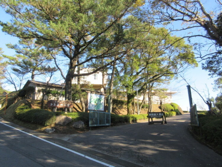 周辺 少年自然の家美しい自然の中で、集団宿泊学習やその他の活動を通して、自然観察や自然探究、創造のよろこび、協力し合う豊かな人間関係などを体験する中で、心身ともに健全な青少… 徒歩 約15分（約1170m）