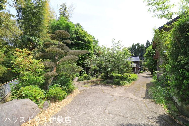 その他 【駐車場】広々とした駐車場です