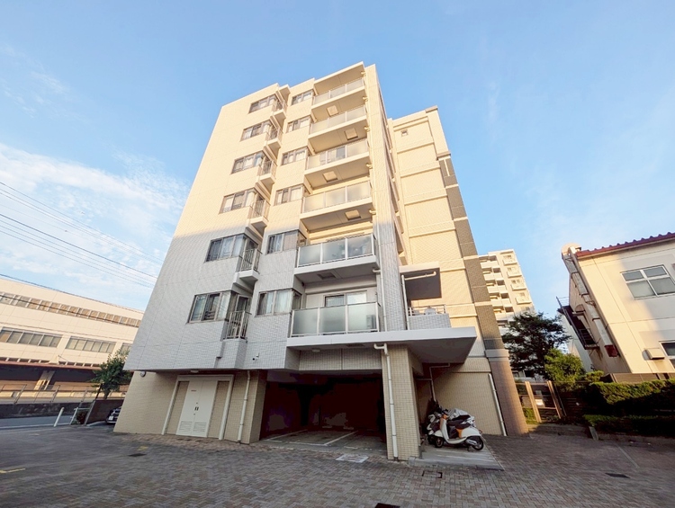 外観 資料には掲載していない情報が、現地にはたくさんあります。是非一度、現地をご確認ください。