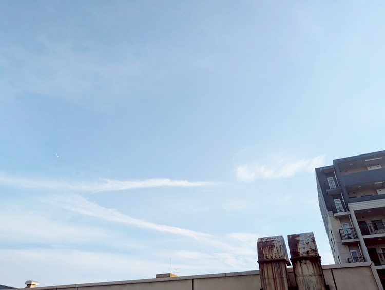 バルコニー 窓を開けると広がる青空。心をリフレッシュして日々を過ごしていきましょう。