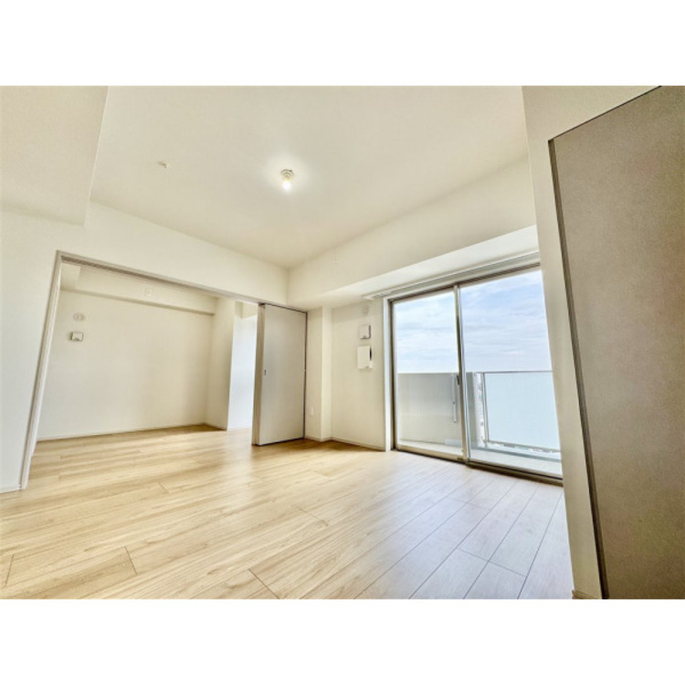 居間 柔らかな光が射し込む家族団らんのＬＤＫ