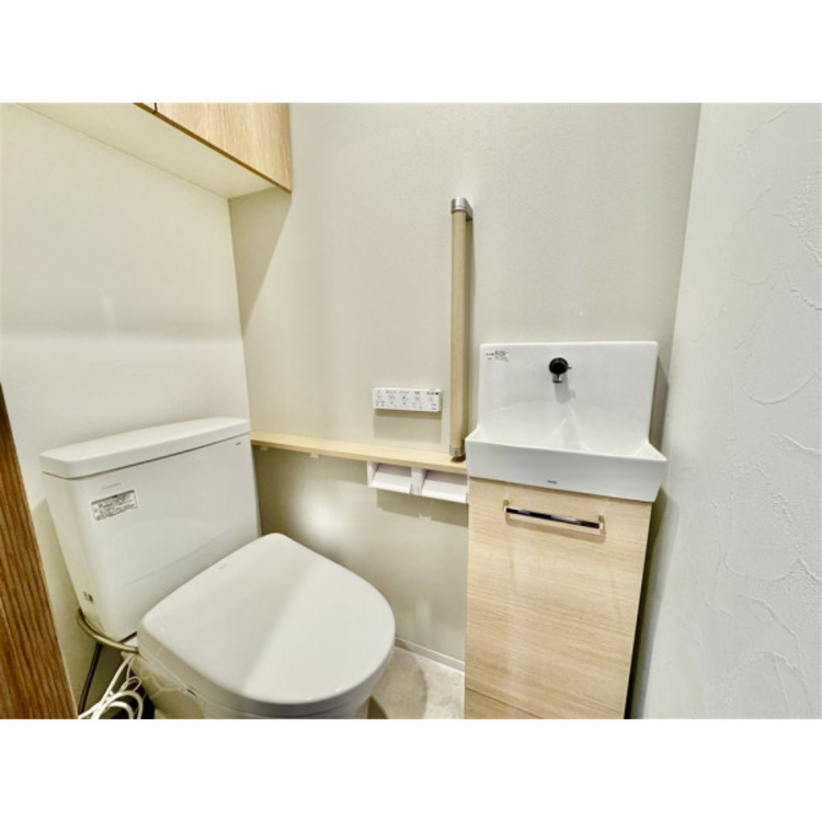 トイレ ミニ手洗いでいつも綺麗に清潔に。洗浄機能付きトイレです。