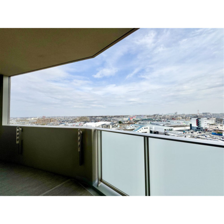 バルコニー 大きな空に囲まれた気持ちのいい家。バルコニーを覗くだけで圧倒的な開放感に包まれます。